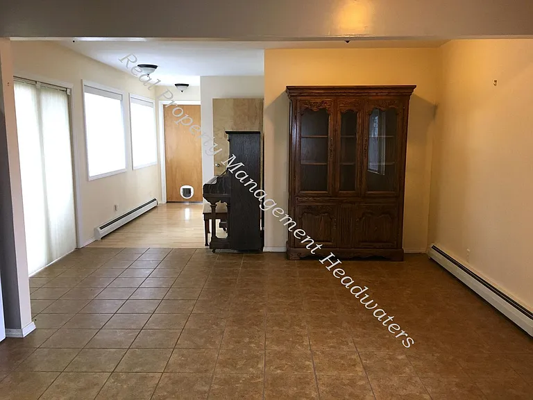 1311 Peosta Ave — Photo 3