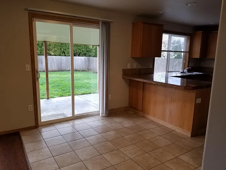 17404 NE 26th Way — Photo 20