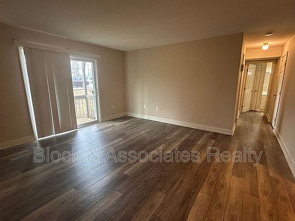 3rd image of 2260 Sunderland Rd APT 84W