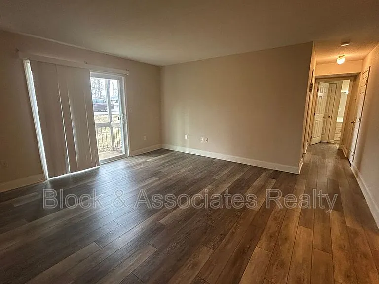 2260 Sunderland Rd #84W — Photo 5