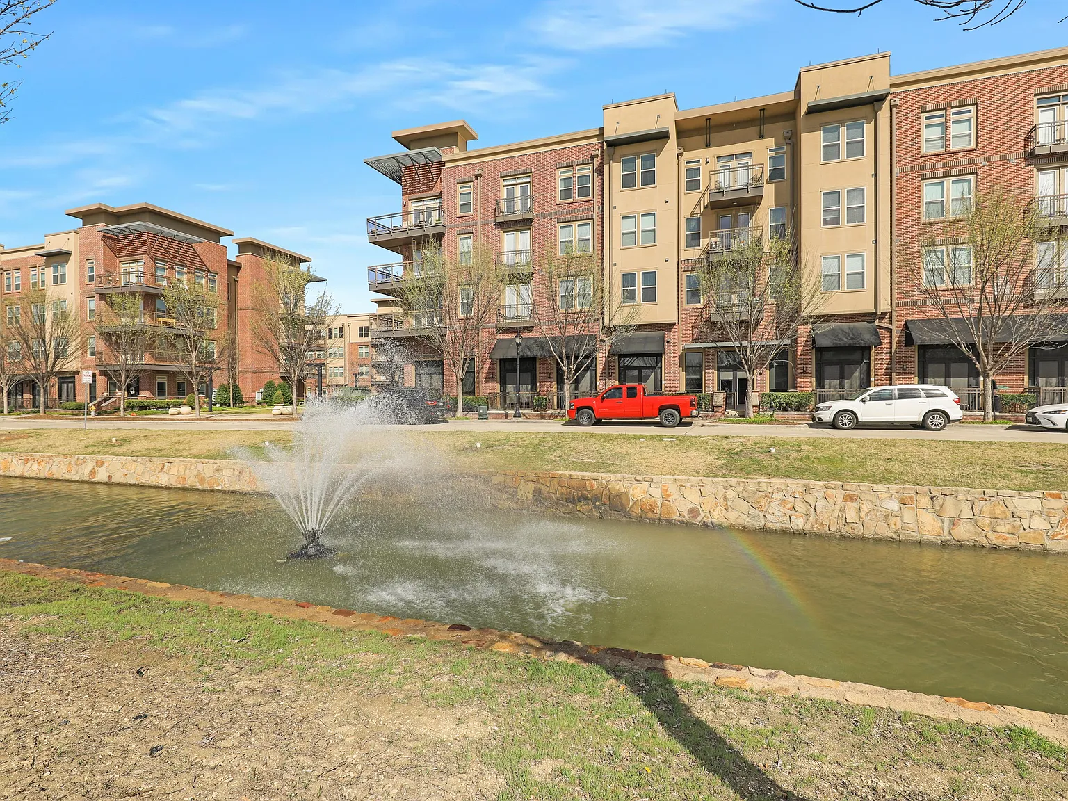 3 bed, 2541 sqft, $3,245 — Photo 3