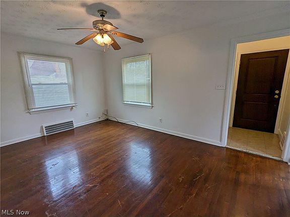 3rd image of 912 Clinton Ave