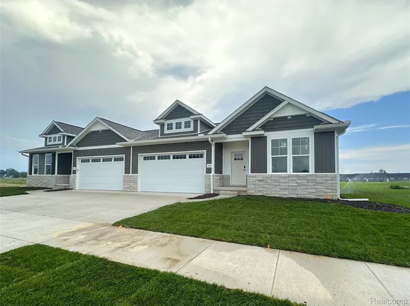 308 McDowell Dr, Howell, MI 48843