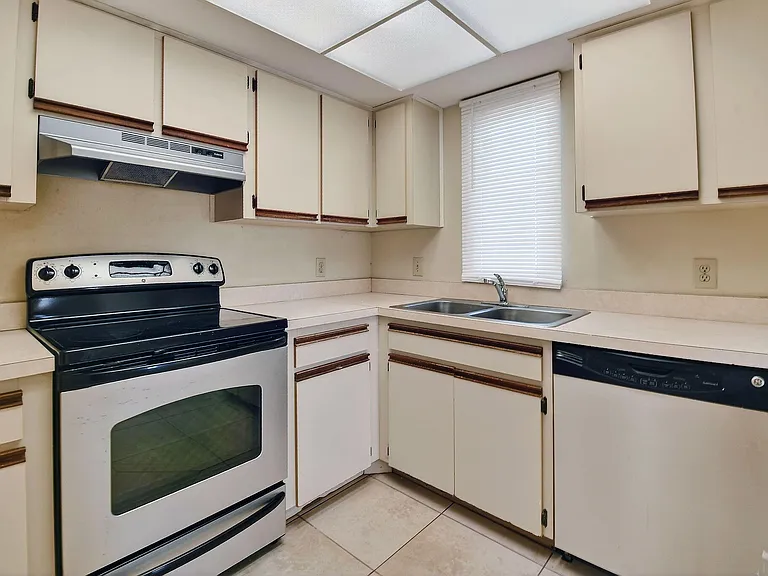 1620 SE Green Acres Cir #N103 — Photo 10