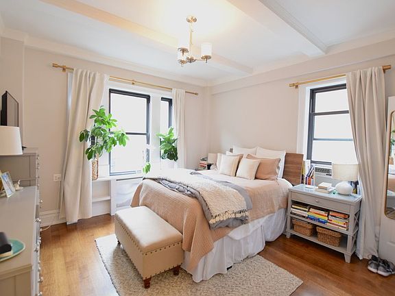 5th image of 106 W 69th St APT 5C