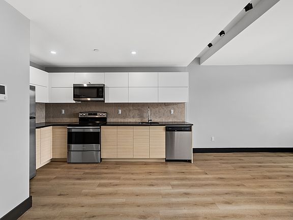 2nd image of 88 Linden Blvd APT 8F