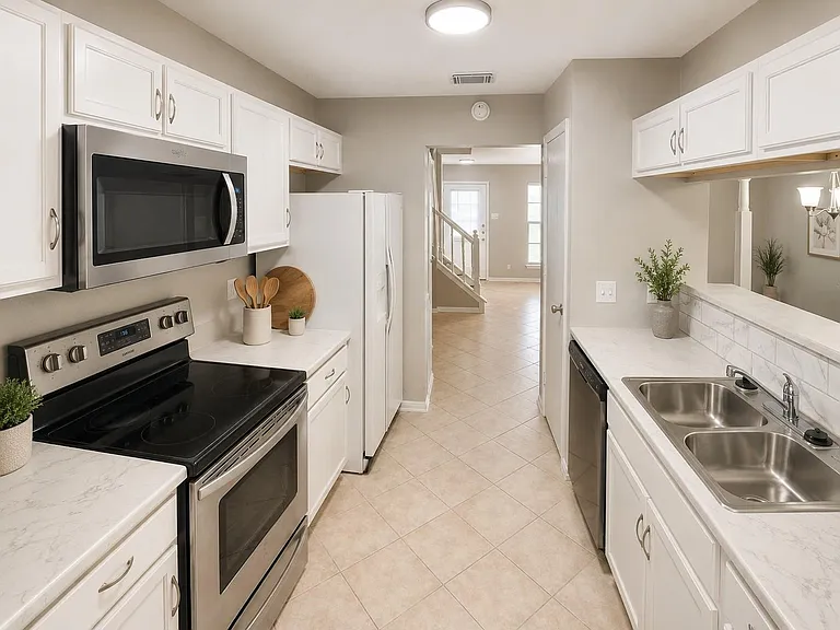 17303 Saturn Ln — Photo 6