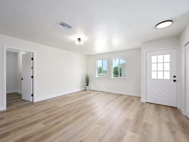 97 Everett St — Photo 4