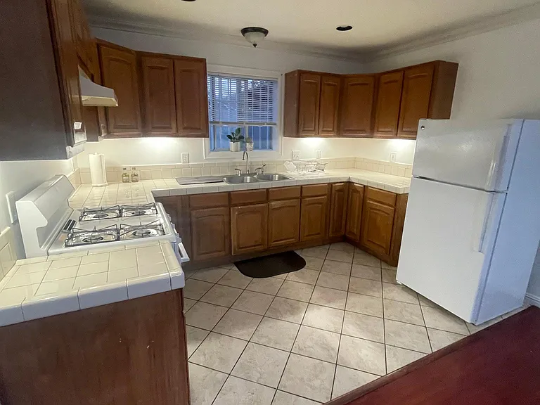 4228 Brighton Ave — Photo 4