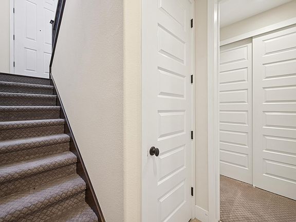5th image of 447 Hansen Dr