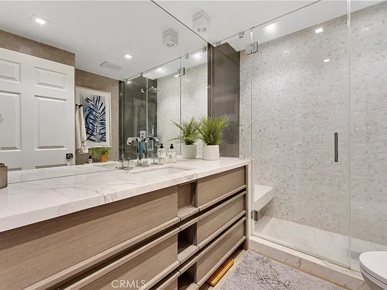 277 S Spalding Dr #201 — Photo 25