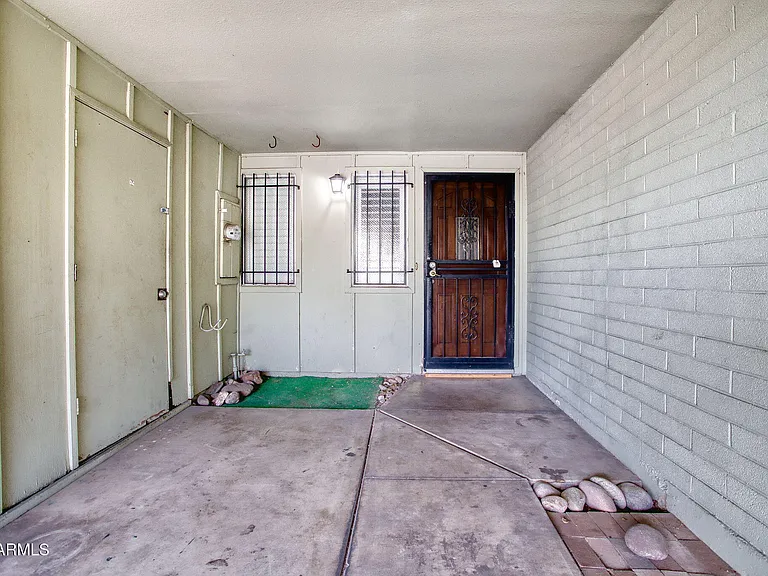 1907 W Belmont Ave — Photo 4