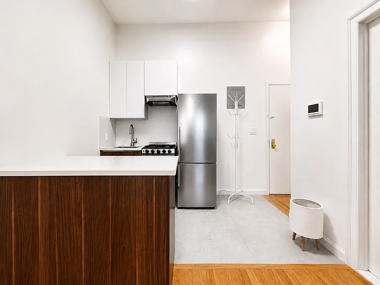 444 W 51st St #3F — Photo 4