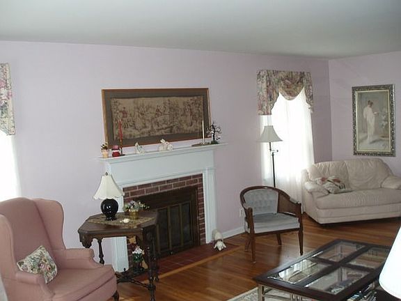 3rd image of 611 Bevan Dr E