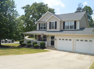 201 Oak Wind Cir, Greer, SC 29651