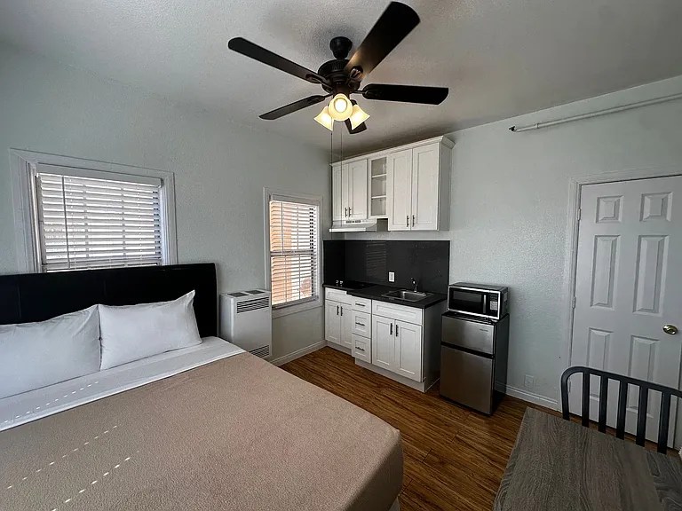 Soto Rose Apartments — Photo 12