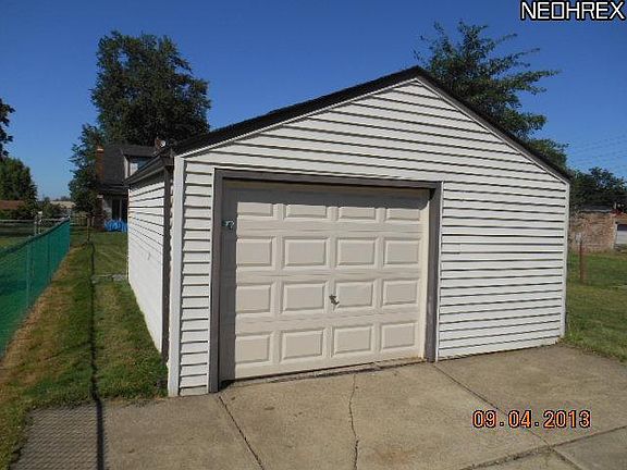 3rd image of 2805 Ross Ave