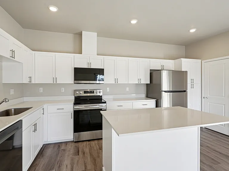 Tahoma Terrace Apartments — Photo 39