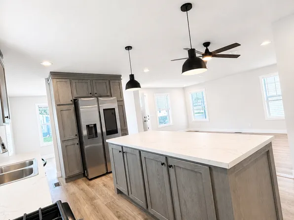 22341 Cedar Dr #122, Channahon, IL 60410