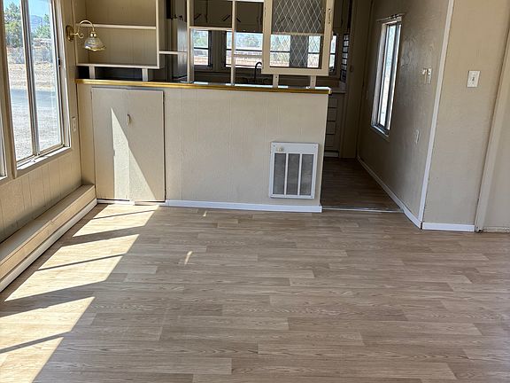 3rd image of 818 Sky Rd