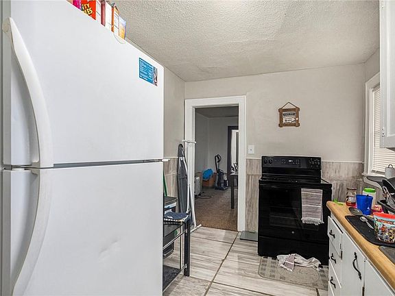 3rd image of 6013 Chestnut Ave