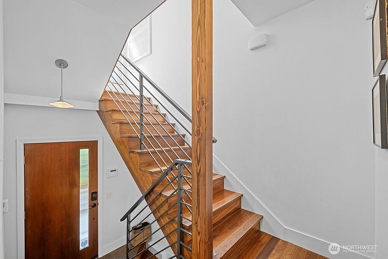 4th image of 3026 SW Avalon Way #A