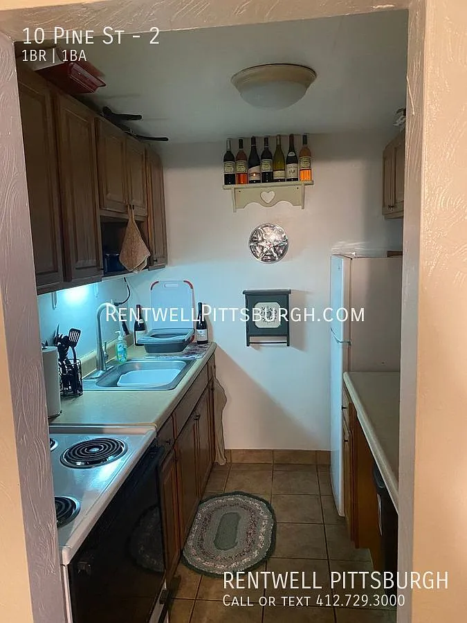 10 Pine St APT 2 photo 1