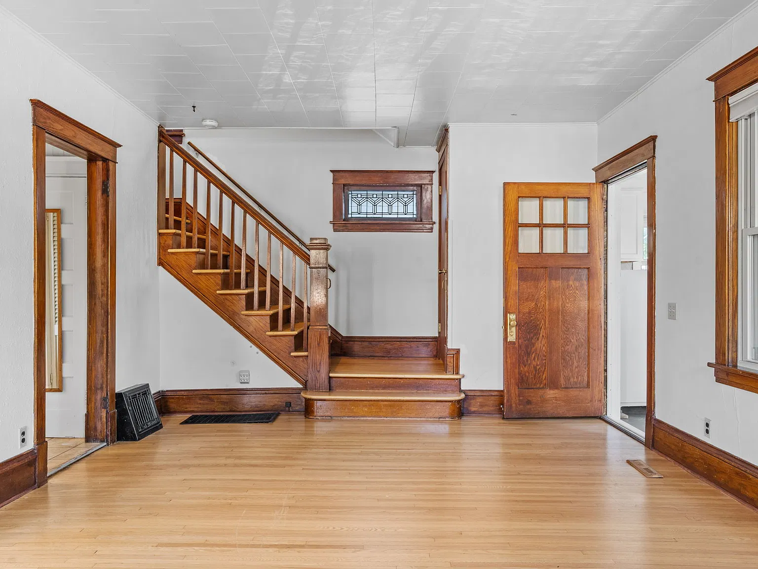 Selby Home - 1625 — Photo 2