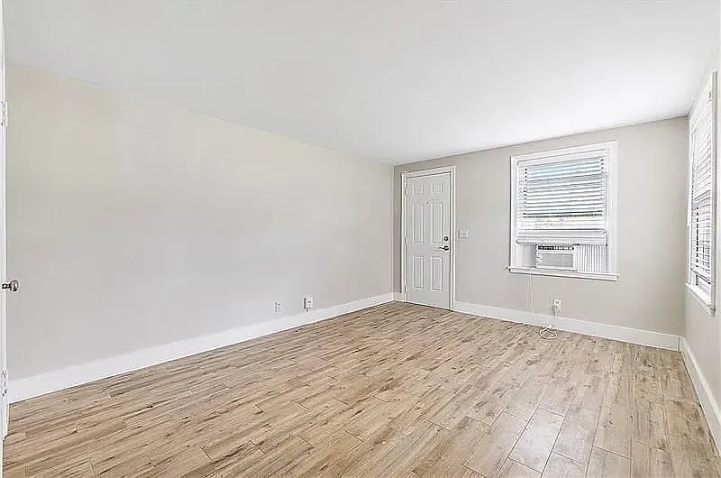 1 bed, 700 sqft, $2,200 — Photo 2