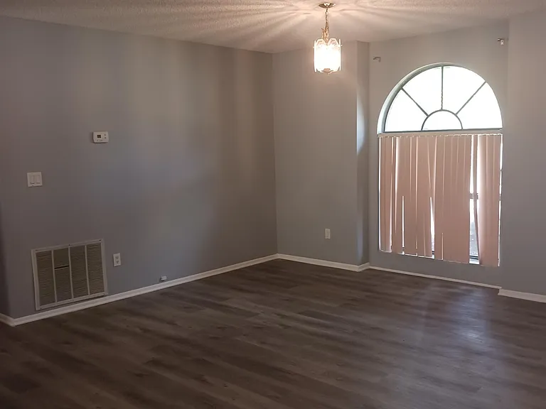 7706 Covedale Dr — Photo 5