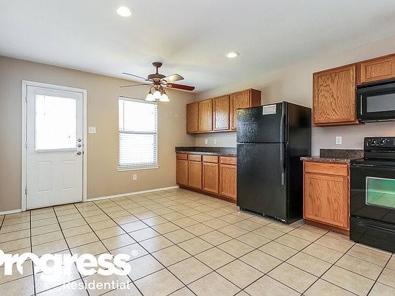 5th image of 517 Jennifer Dr