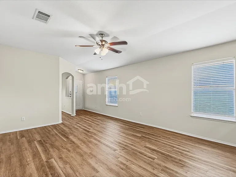 2288 Green Meadows Ln — Photo 7