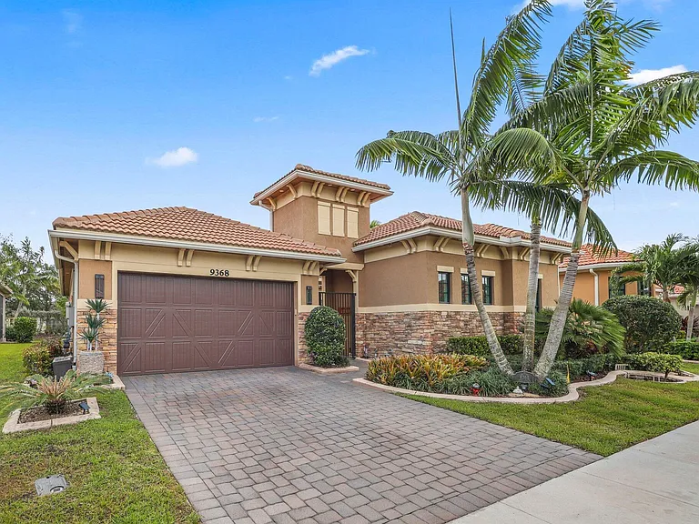 9368 Cantal Cir E — Photo 61