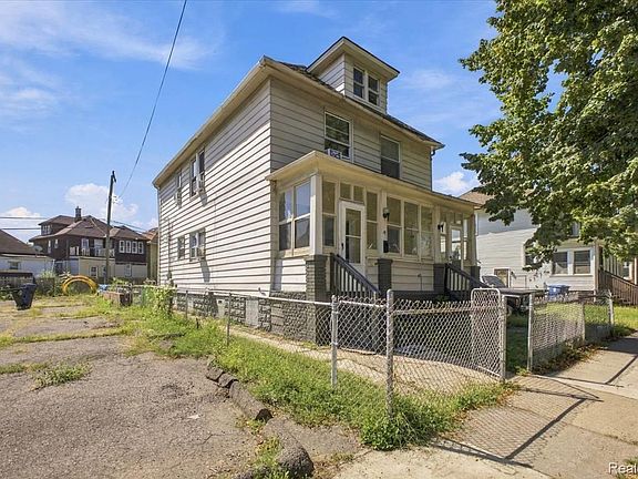 3rd image of 19 Linden St