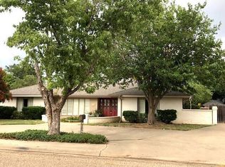 204 Carson Ave, Dumas, TX 79029