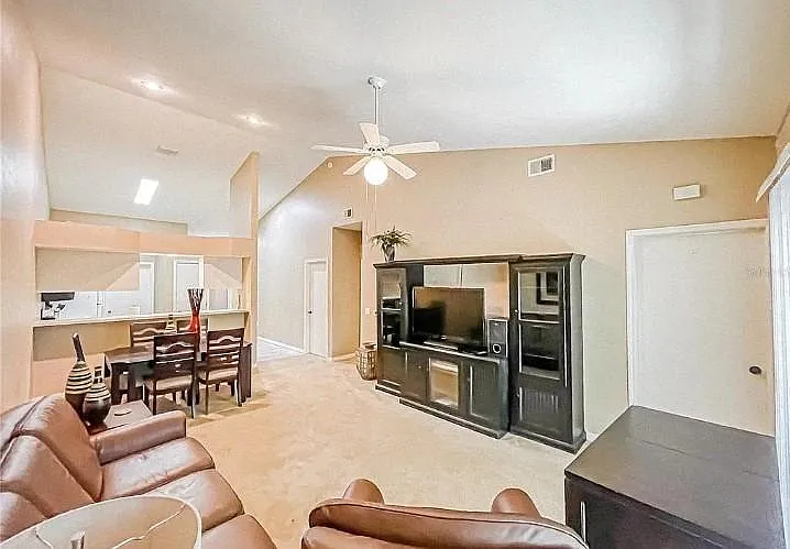 2 bed, 1134 sqft, $1,575 — Photo 4