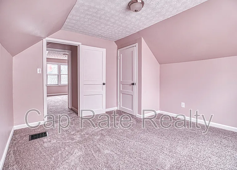 1143 Duxberry Ave — Photo 16