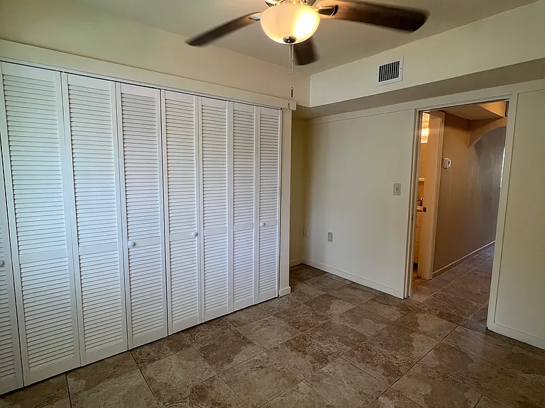 2501 NE 11th St #6 — Photo 24