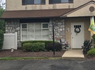 2060 Jason Dr #B, Huntingdon Valley, PA 19006