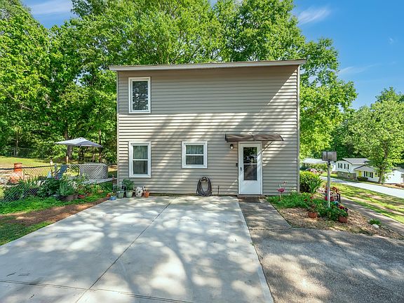4th image of 211 W Yellow Wood Dr
