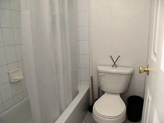 2nd image of 2536 38th St APT 4R