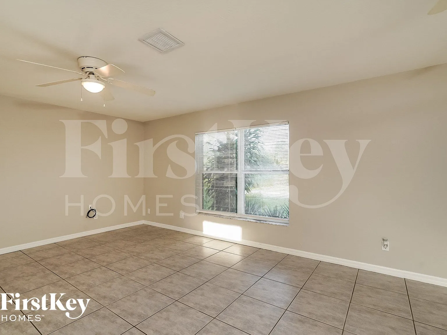 3 bed, 2.0 bath, 1336 sqft, $2,050 — Photo 4