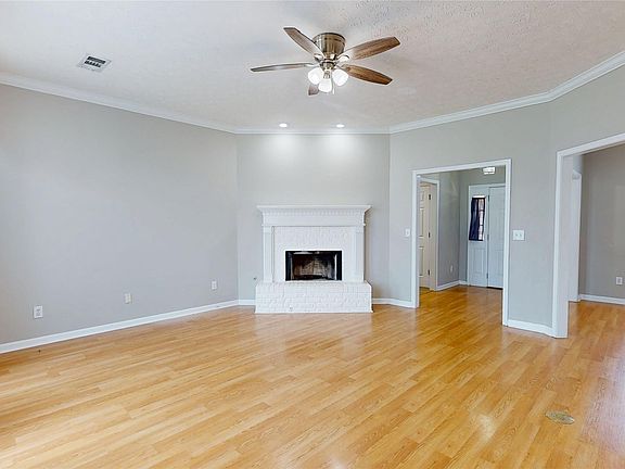 2nd image of 245 Lakeshore Dr