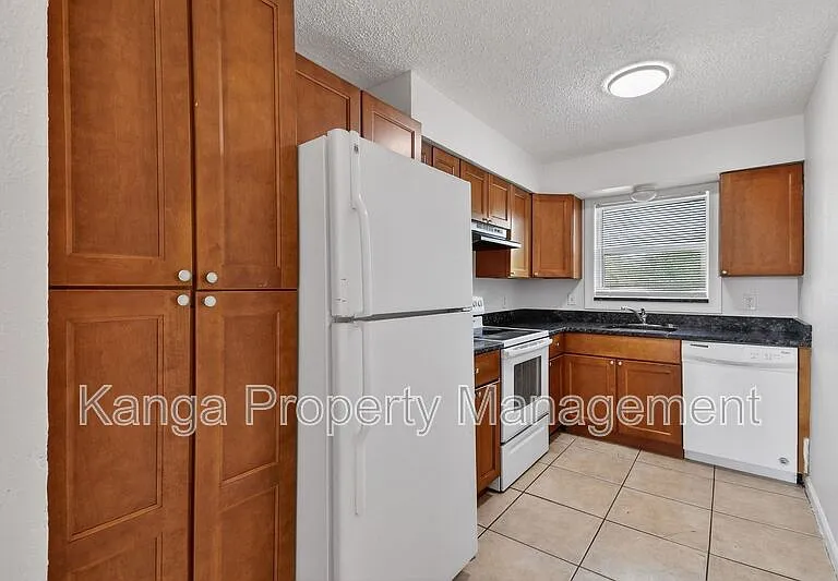 1618 W 26th Ct #D — Photo 6