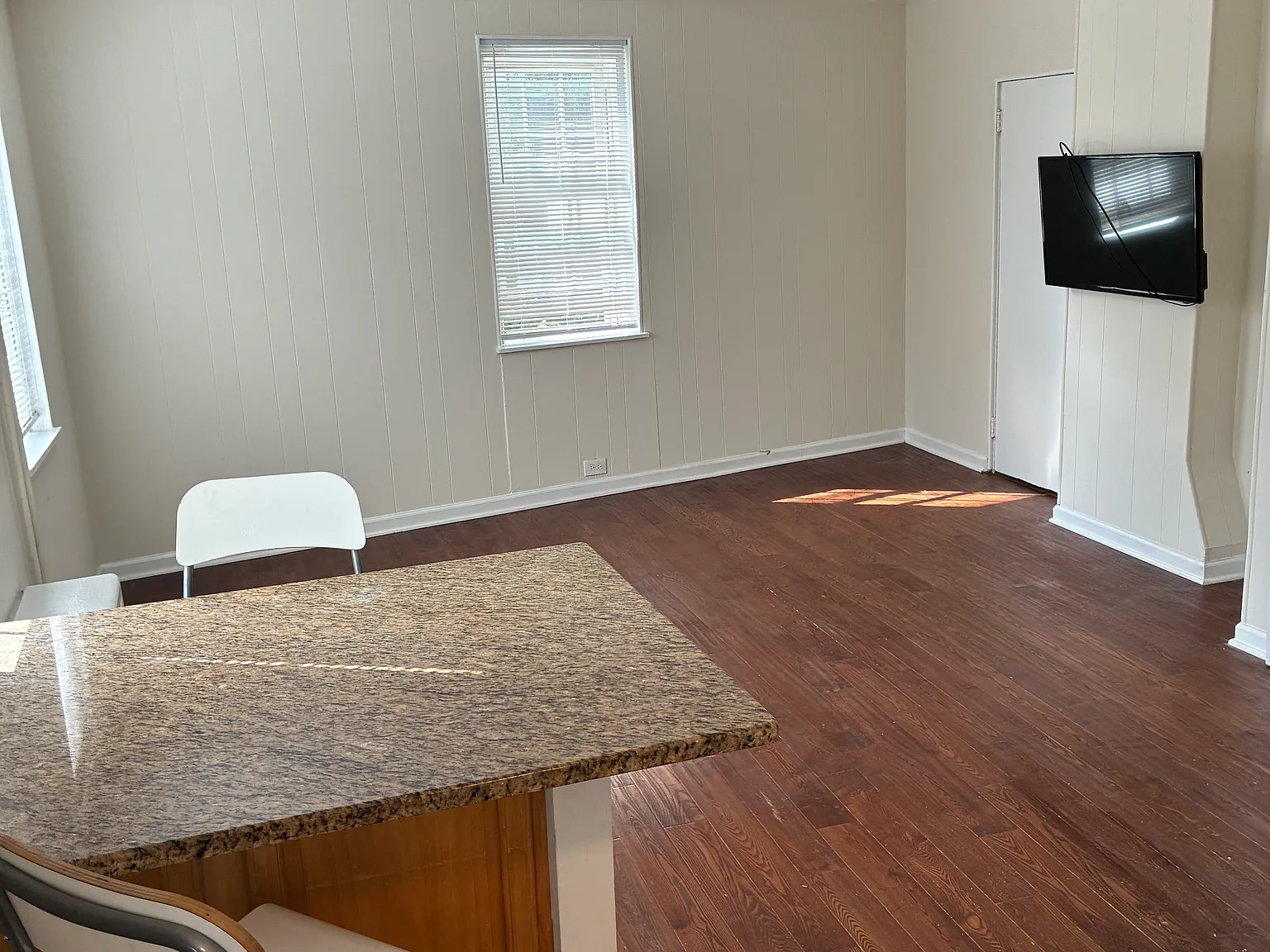 2 bed, 750 sqft, $1,600 — Photo 4