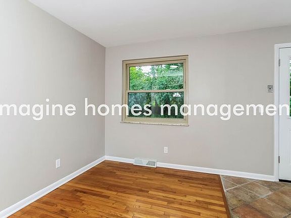 5th image of 10460 Wintergreen Ct