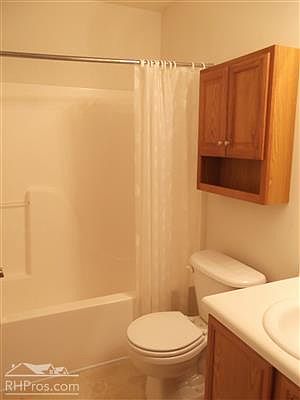 3rd image of 1008 Sycamore Ln