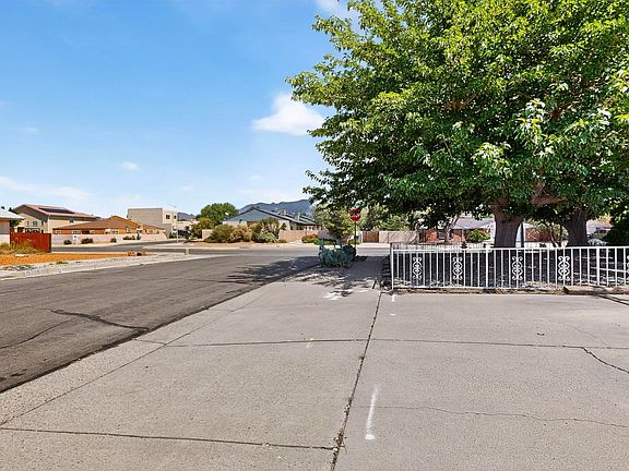 3rd image of 6344 Leslie Pl NE