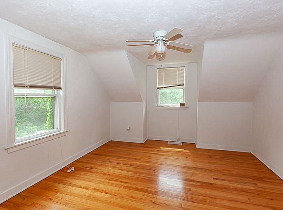 3rd image of 316 E Chicago Ave