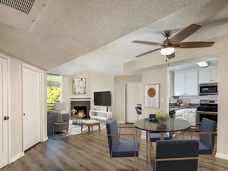 Warner Pointe — Photo 2